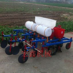 一机多能 现代农业的新式武器“施肥播种覆膜机”